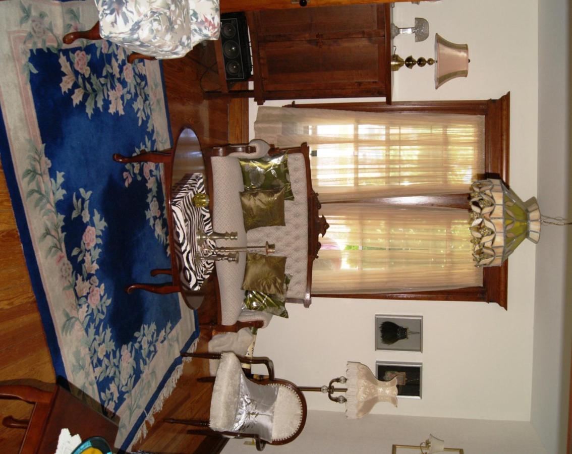Ye Olde Walkerville Bed & Breakfast 윈저 외부 사진