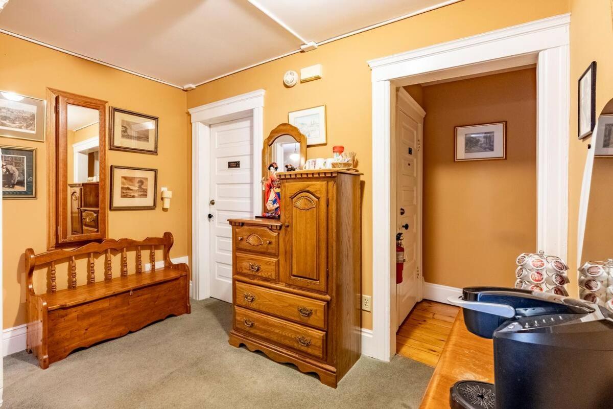 Ye Olde Walkerville Bed & Breakfast 윈저 외부 사진