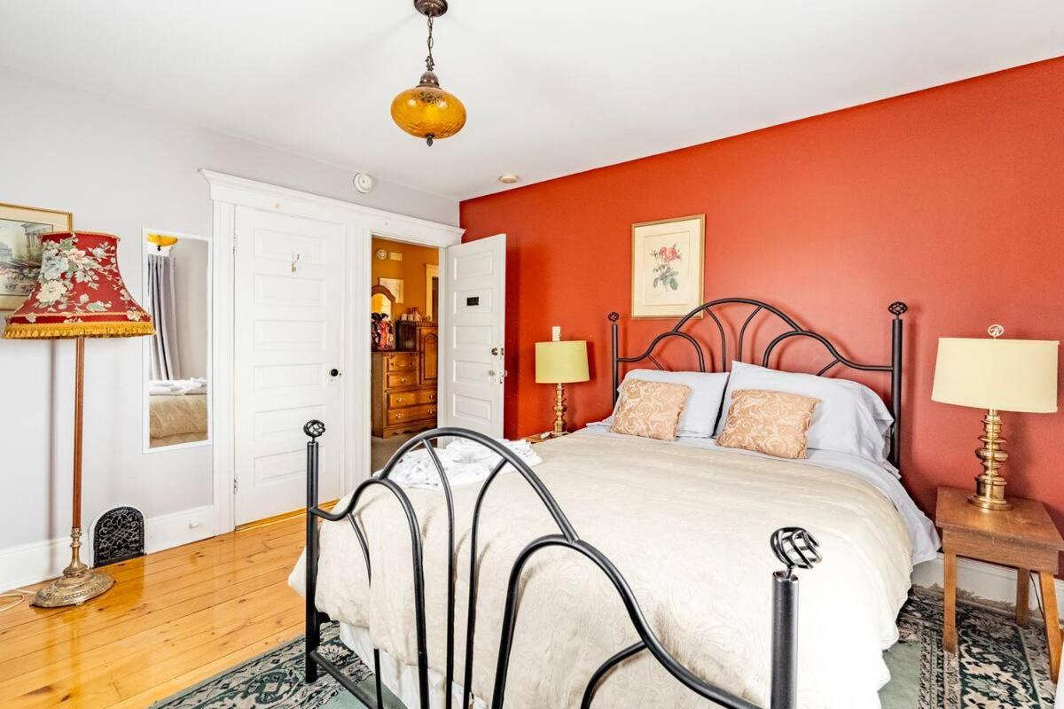 Ye Olde Walkerville Bed & Breakfast 윈저 외부 사진