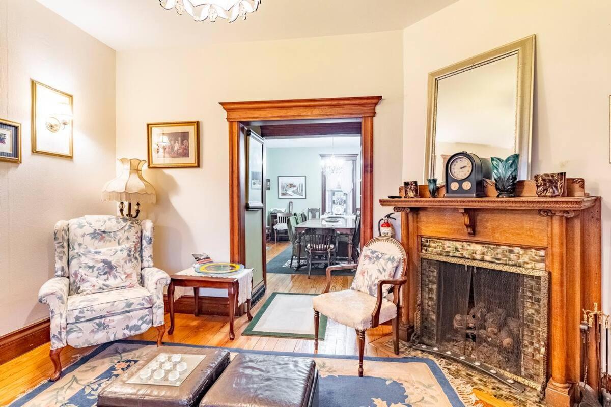 Ye Olde Walkerville Bed & Breakfast 윈저 외부 사진